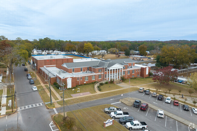 Montevallo High School has around 480 students enrolled.