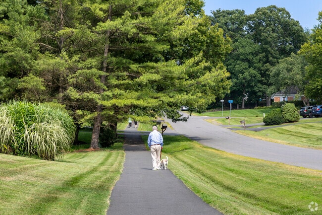 There are plenty of paved paths for walkers and bikers in Floris.