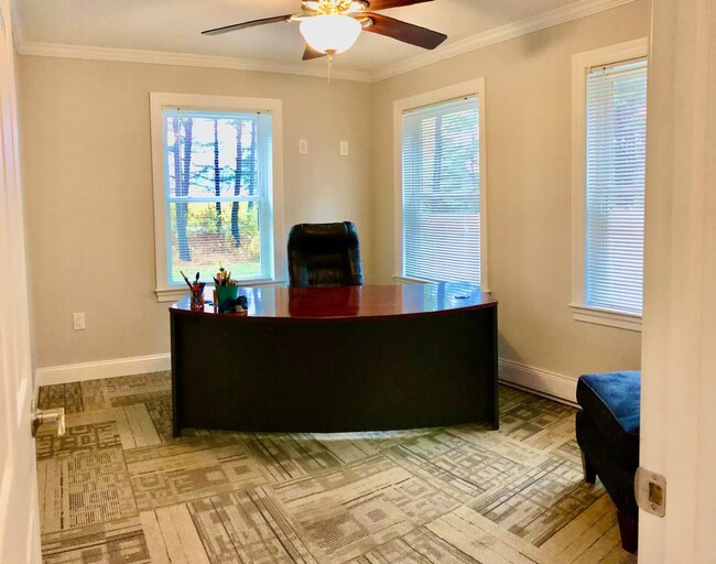 Extra 4th room used as an office, study room or other.