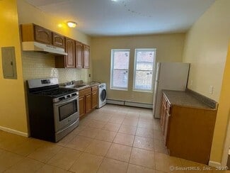 204-206-206 Magnolia St, Hartford, CT 06112