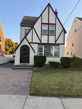 283 Houston Ave Unit 1st floor, Mineola, NY 11501