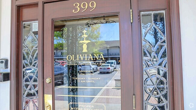 Oliviana's has Italian inspired food with a focus on freshness, quality, and simplicity.
