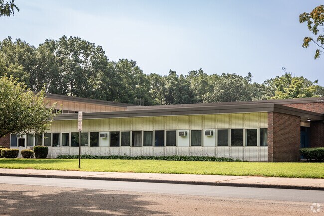 Flanders Elementary School is located in Southington, CT.