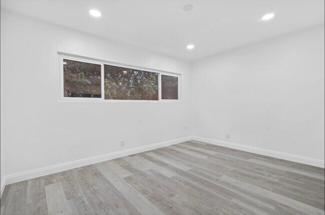4925 Indian Wood Rd unit Tara Hills Condo, Culver City, CA 90230 - photo 4