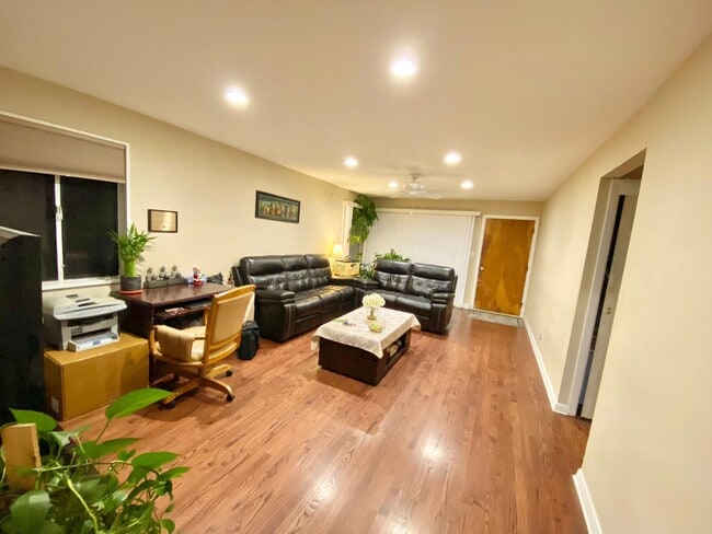 850 Waukegan Rd, Northbrook, IL 60062 - photo 3