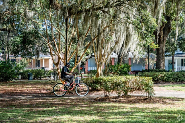 Tremont Park residents can enjoy scenic strolls, energizing runs, or relaxing bike rides along the paths at nearby Myers Park.