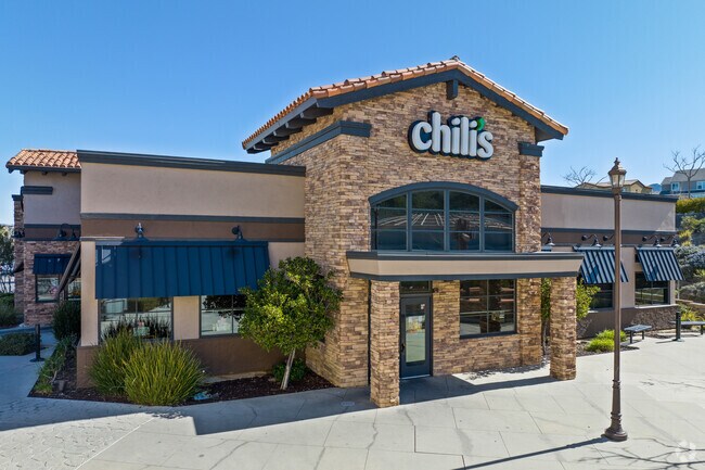 Along with local dining options, Golden Valley Ranch also has several chain restaurants.