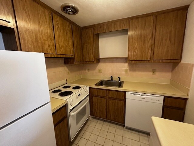 1325 Worcester Rd unit BY Owner, Framingham, MA 01701 - photo 6