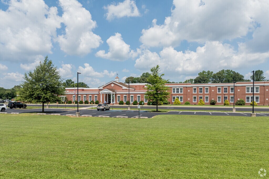 According to state test scores, 25% of Kent Elementary Intensive Learning Center students are at least proficient in math and 15% in reading.