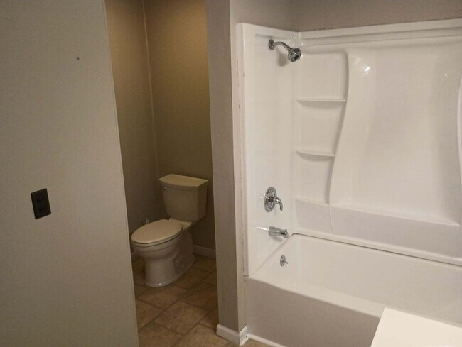 711 Vulcan St unit 4, Iron Mountain, MI 49801 - photo 6