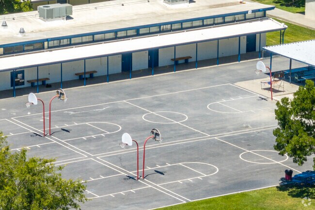 There are basketball courts at Firebaugh Middle School in Firebaugh.