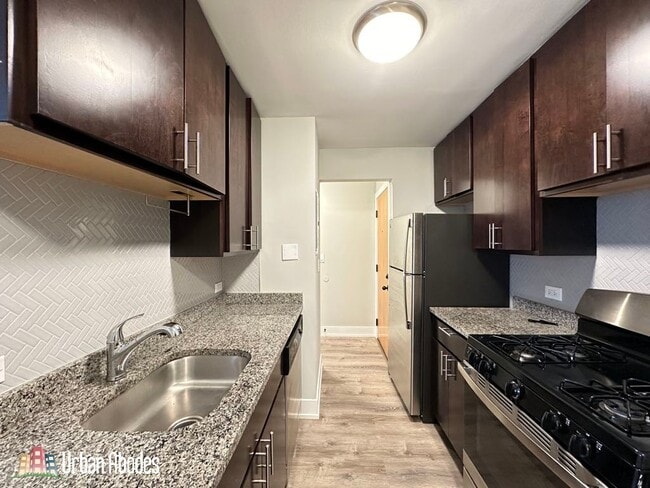 527 W Surf St unit A04C, Chicago, IL 60657 - photo 3