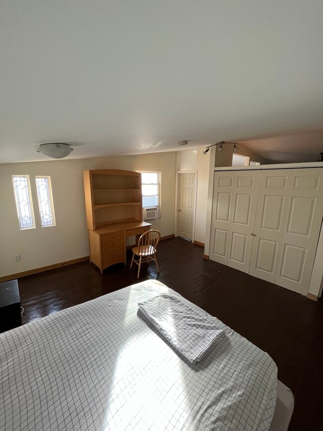 2177 Sohn St, Cincinnati, OH 45219 - photo 4