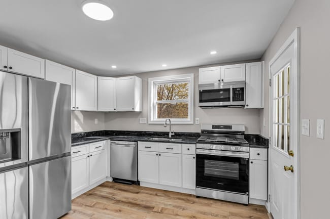 3 Ellsworth St, Westfield, MA 01085 - photo 2