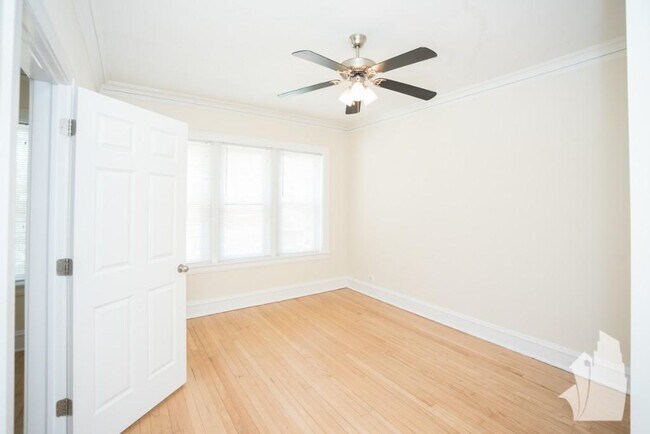 5208 N Leavitt St unit 5200-G, Chicago, IL 60625 - photo 4