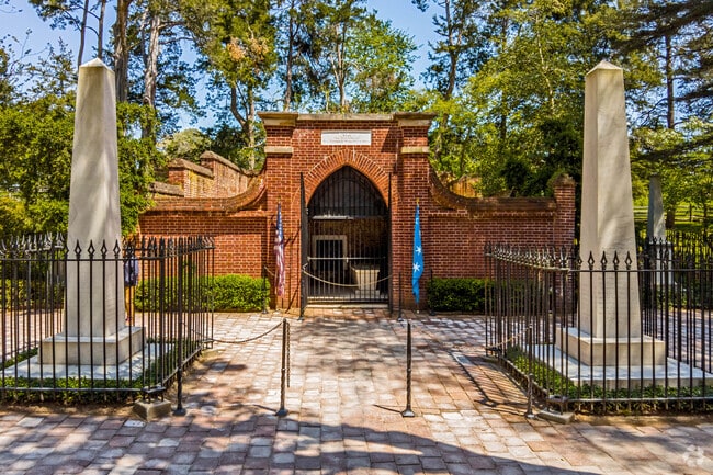 Visit the country's first president, George Washington, at his memorial site on his estate.