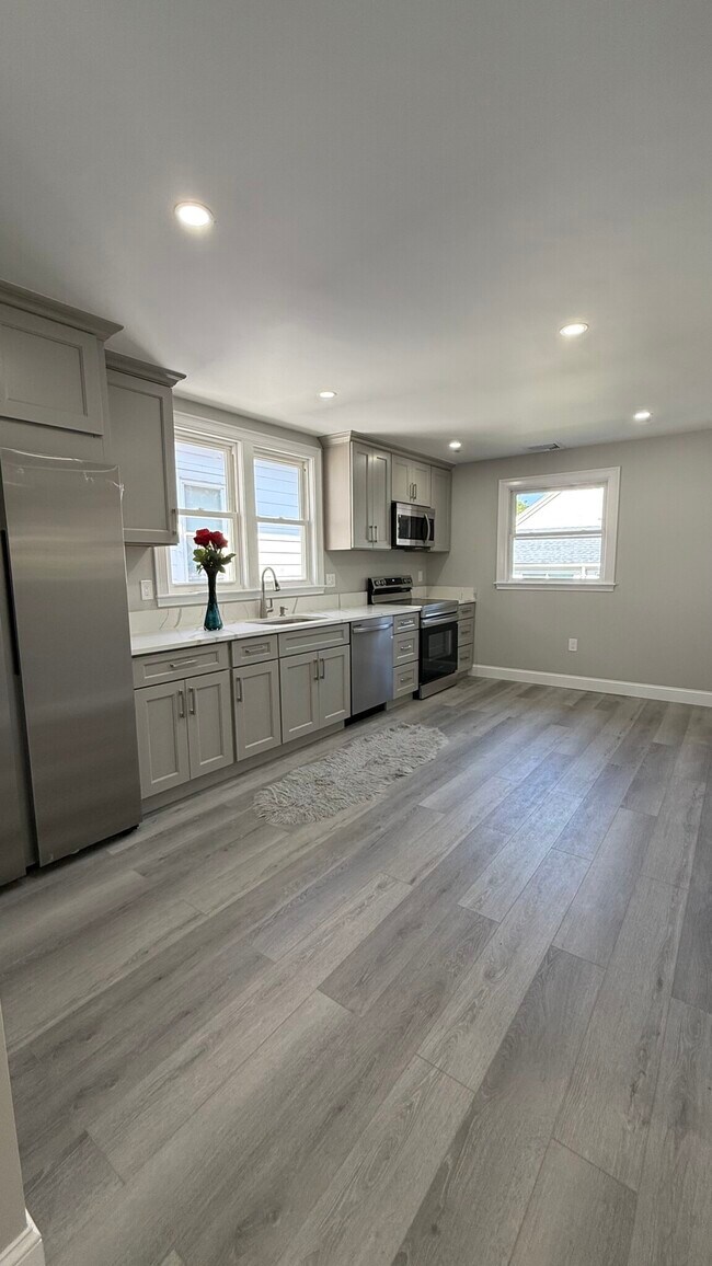 5 Harris Rd unit 2, Medford, MA 02155 - photo 2