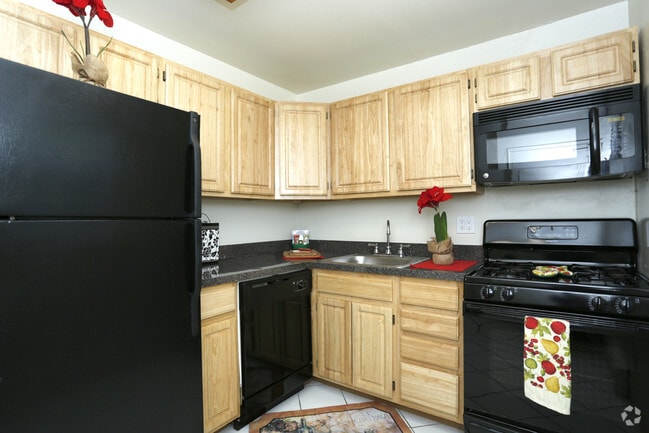 Garden View Apartments, East Windsor, NJ 08520 - photo 6