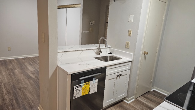 8501 Barrington Ct unit B, Springfield, VA 22152 - photo 2