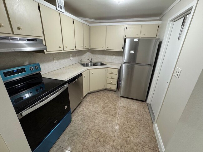 3101 Oakland Shores Dr, Oakland Park, FL 33309 - photo 3