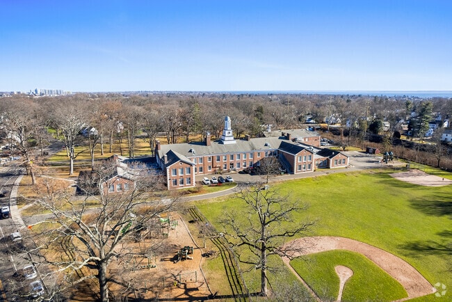 Riverside School is conveniently located on Hendrie Avenue in Riverside.