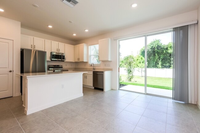 1464 Tristar Dr, Plant City, FL 33563 - photo 7