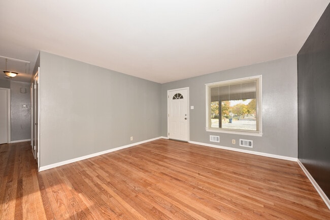 5101 N 83rd St, Milwaukee, WI 53218 - photo 4