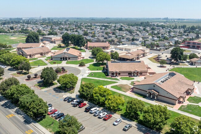 The campus of Delhi High School in Delhi.