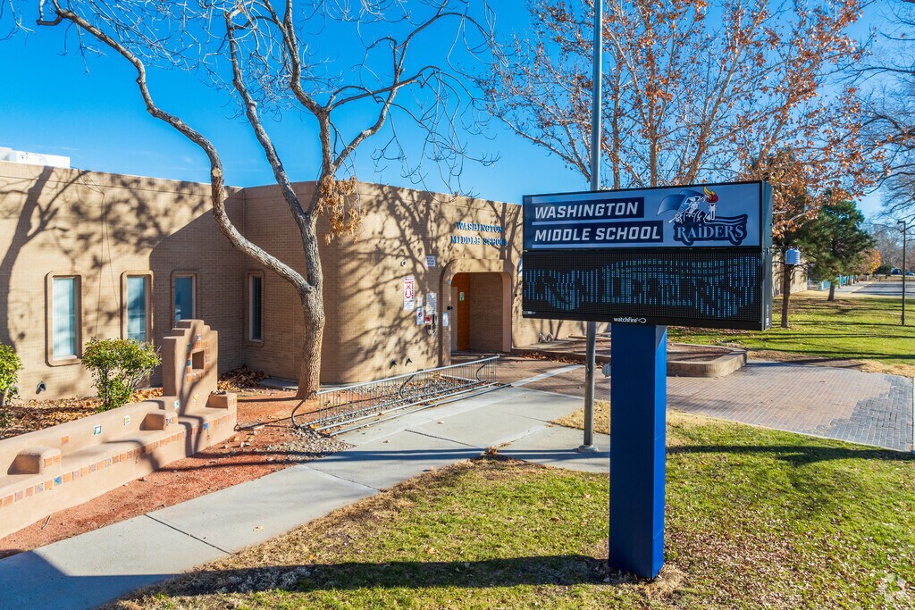 Washington Middle School helps prepare students for high school with their curriculum.