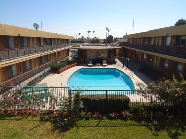 Marquis Apartments, Hawthorne, CA 90250 - photo 4