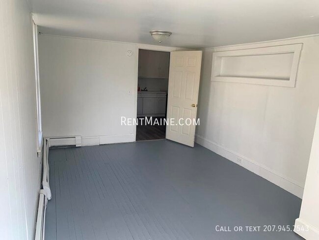 97 Center St unit 1, Bangor, ME 04401 - photo 2