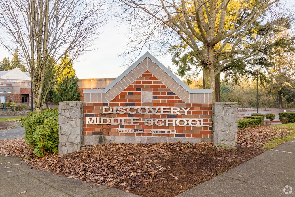 Discovery Middle School is an International Baccalaureate School in Lincoln, Vancouver, WA.