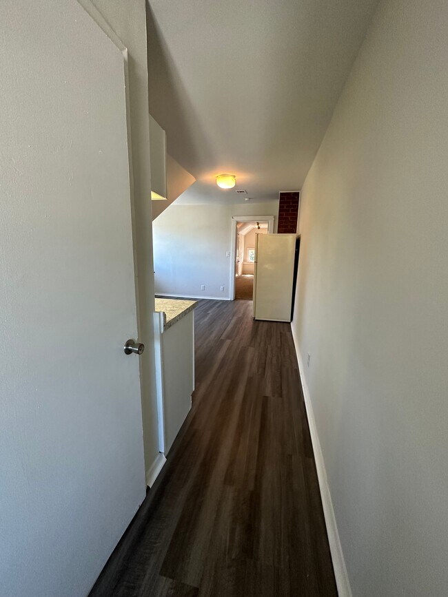 4173 Forest Ave unit 4, Cincinnati, OH 45212 - photo 4