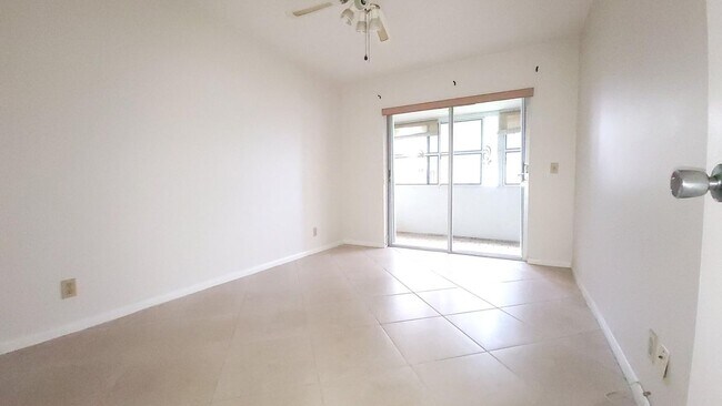 165 Canterbury G, West Palm Beach, FL 33417 - photo 6