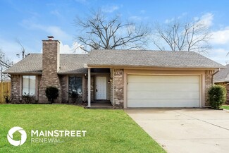 300 3 Oaks Dr, Midwest City, OK 73130