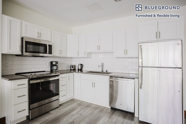 110 W Ocean Blvd unit FL-1-ID1366, Long Beach, CA 90802 - photo 7