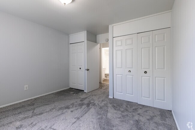 Fox Pointe Apartments, Pontiac, MI 48341 - photo 6