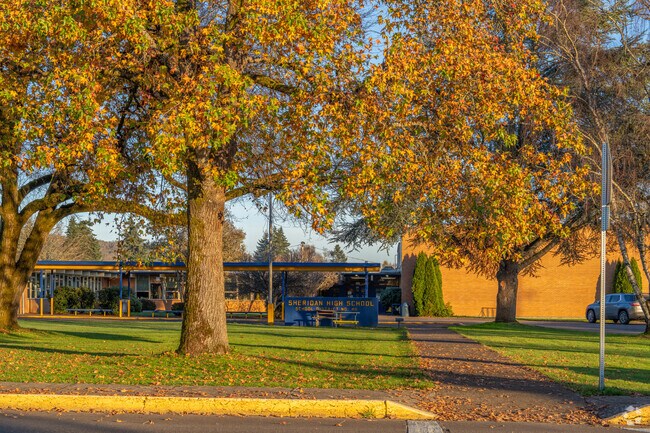 Sheridan High School offers several applied arts corses.