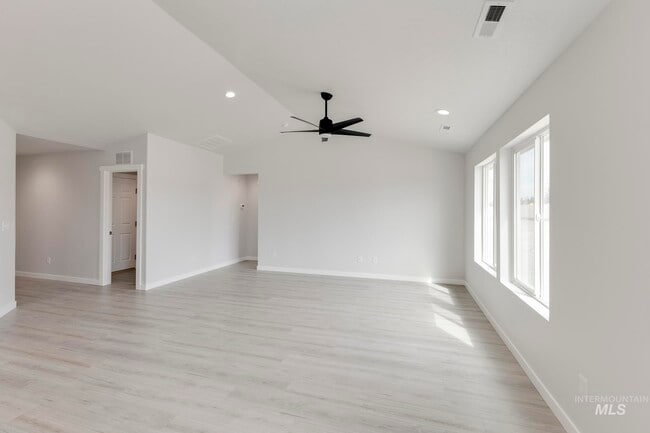 18152 N Azalea Ave, Nampa, ID 83687 - photo 3