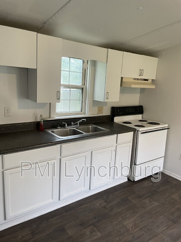 102 Sue Dr, Madison Heights, VA 24572