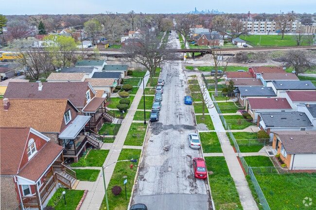 Downtown Chicago is so close that the skyline is usually visible in Brainerd.
