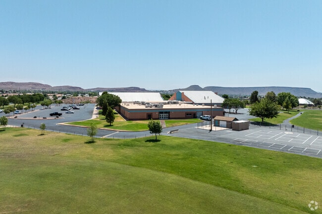 Snow Canyon Middle School serves grades from 6th to 8th.