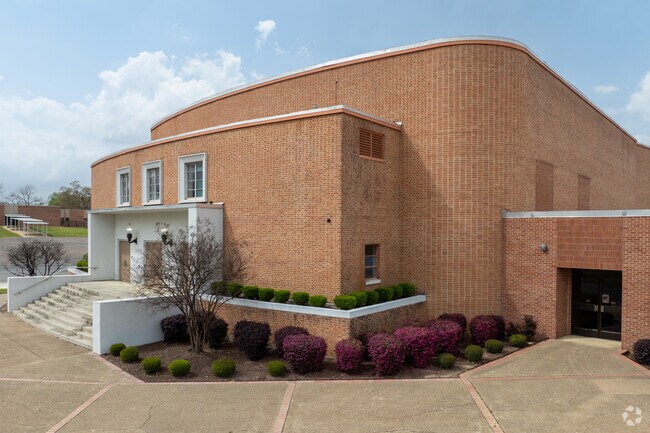 Magnolia Middle School has an average GPA of 3.52.