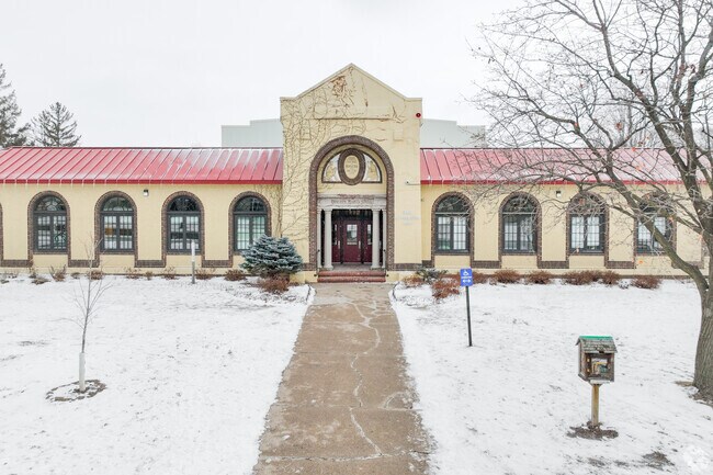 The student population of Randolph Heights Elementary is 425 and the school serves PK-6th grade.