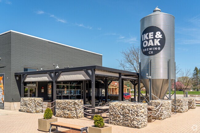 Ike & Oak Brewing, located in the Seven Bridges area, serves craft beers, burgers & pizza.