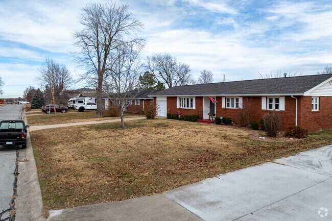 Red brick siding is very common among Kelsey Norman North homes.