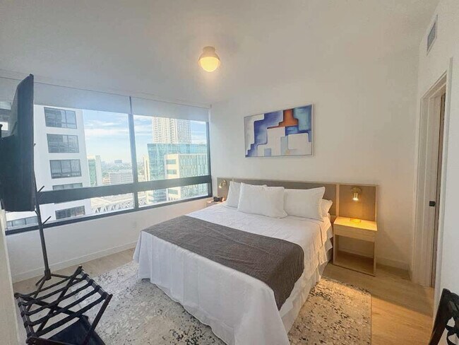 225 N Miami Ave unit ID1372965P, Miami, FL 33128 - photo 5