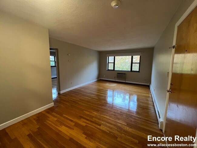 278 Grove St unit 6, Newton, MA 02466 - photo 4