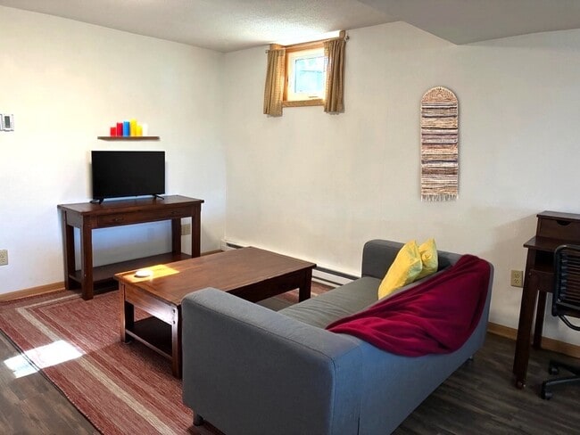 317 N Wasson Ln unit B, River Falls, WI 54022 - photo 5