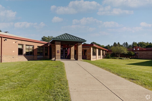 East Rochester Elementary School has an overall grade of B- on Niche.